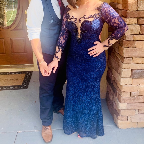 Lace Dress - Picture 4 of 5